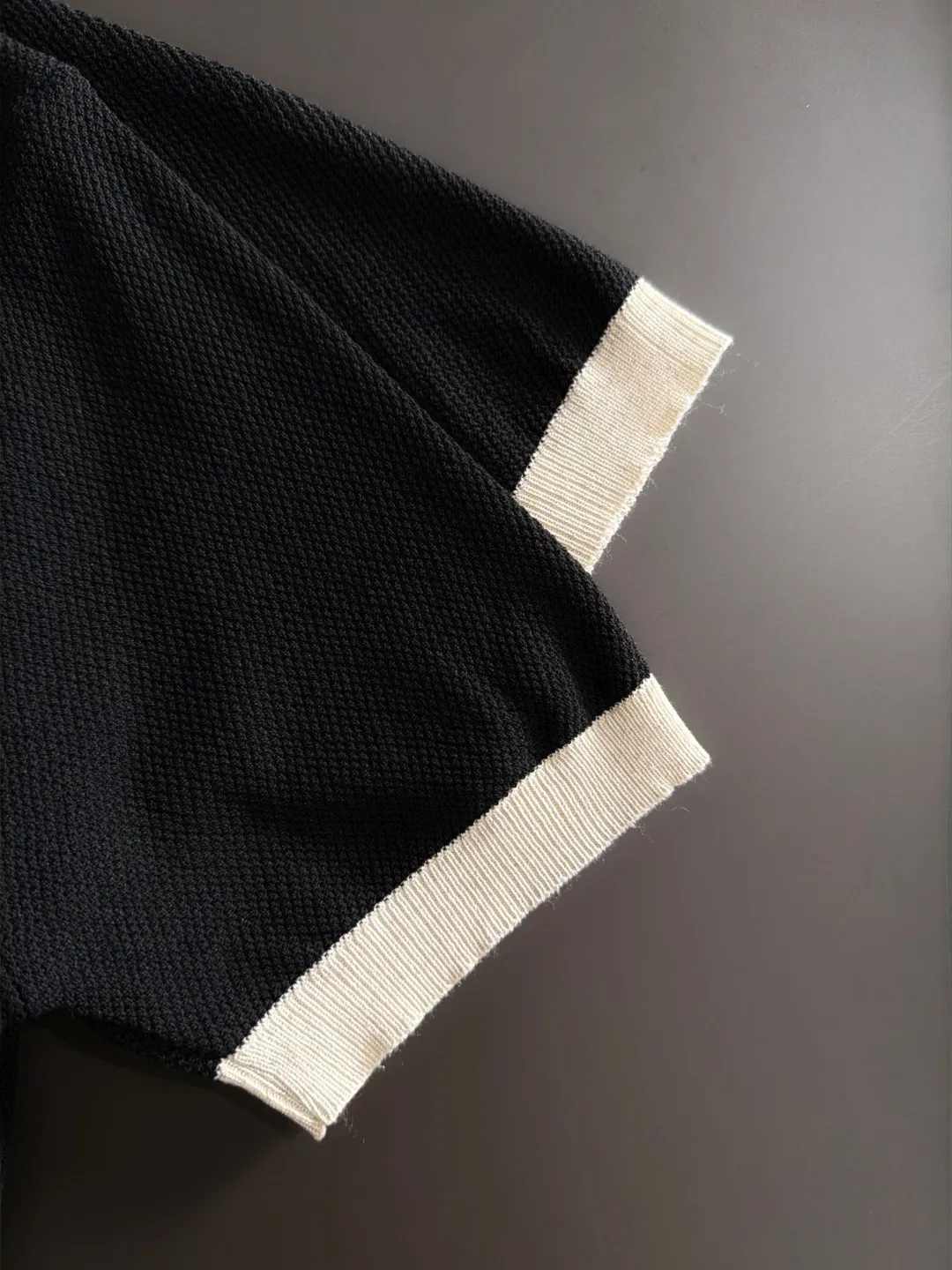 Next day shipment High Quality BC 2026 Summer New Arrival men's short-sleeved T-shirt Made of combed cotton yarn knitted cotton fabric, pure cotton high-weight special yarn, it feels full of weight when weighed, and the upper body is more textured than ordinary T-shirts. This texture can cope with the weather easily and is suitable for both hot and cold! The pattern on the chest adopts three-dimensional embroidery technology, and is perfectly produced stitch by stitch with reference to the original version! Loose fit design, looks noble. Size: M to XXXL
